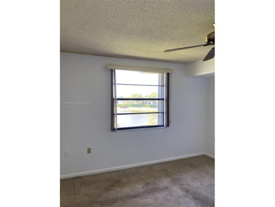 Large and bright condo. 2BR/2BA + extra large laundry room. All