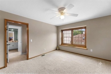 Stunning 4-bedroom, 3-bathroom home in the prestigious Lakewood - photo 43