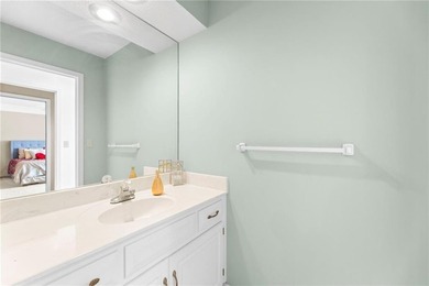 Stunning 4-bedroom, 3-bathroom home in the prestigious Lakewood - photo 44