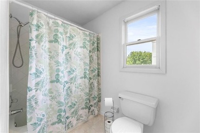 Stunning 4-bedroom, 3-bathroom home in the prestigious Lakewood - photo 45