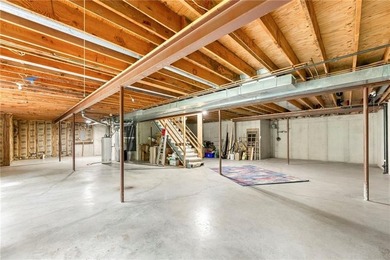 Stunning 4-bedroom, 3-bathroom home in the prestigious Lakewood - photo 46