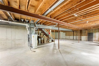 Stunning 4-bedroom, 3-bathroom home in the prestigious Lakewood - photo 48