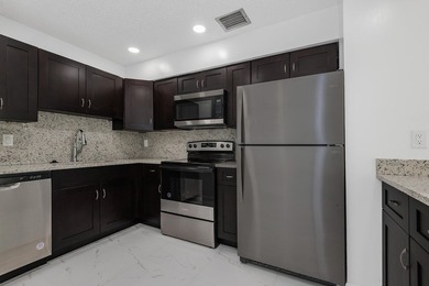 Fantastic Find In The Heart Of Coral Springs! This 7-Unit - photo 3