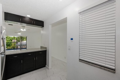 Fantastic Find In The Heart Of Coral Springs! This 7-Unit - photo 4