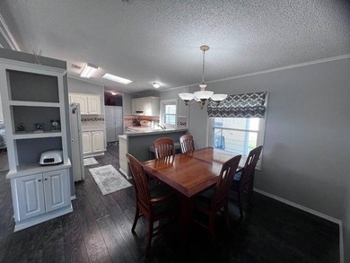 Beautifully updated and move-in ready 2 bedroom, 2 bath home - photo 13