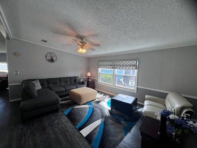 Beautifully updated and move-in ready 2 bedroom, 2 bath home - photo 14