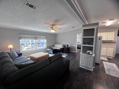 Beautifully updated and move-in ready 2 bedroom, 2 bath home - photo 16
