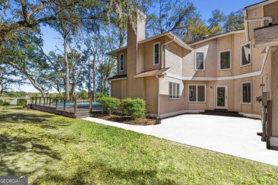 Nestled among mature oak trees along Borrell Creek with - photo 18