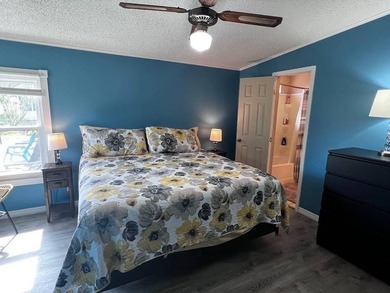 Beautifully updated and move-in ready 2 bedroom, 2 bath home - photo 19
