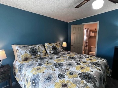 Beautifully updated and move-in ready 2 bedroom, 2 bath home - photo 20