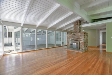 The sunroom, guest bedroom and bathroom near the laundry room - photo 6