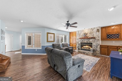 Nestled among mature oak trees along Borrell Creek with - photo 46