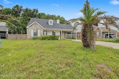 Welcome to this precious 3-bedroom, 2-bathrooms starter home - photo 2