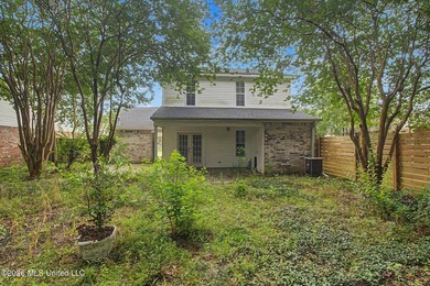 Welcome to this precious 3-bedroom, 2-bathrooms starter home - photo 5