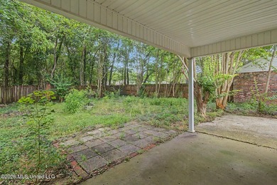 Welcome to this precious 3-bedroom, 2-bathrooms starter home - photo 8