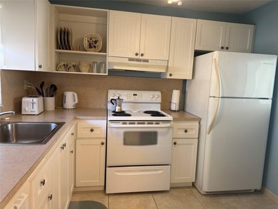 Beautiful condo 1 bedroom, 1.5 bath. Move in ready come totally - photo 10
