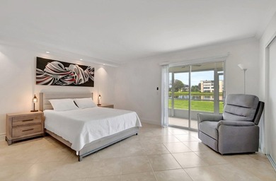 STUNNING RENOVATED! FIRST FLOOR WATERVIEW! Sparkling! Newly - photo 17