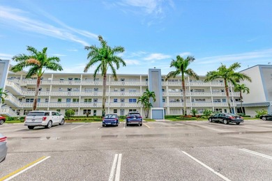 STUNNING RENOVATED! FIRST FLOOR WATERVIEW! Sparkling! Newly - photo 30