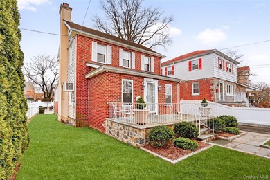 COUNTRY CLUB PROPER - Meticulously maintained detached Colonial - photo 1