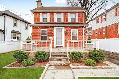 COUNTRY CLUB PROPER - Meticulously maintained detached Colonial - photo 2
