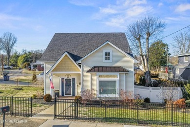 Melton Hill Lake Home For Sale in Clinton Tennessee