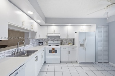 Move-in ready 2-bedroom, 2-bathroom condo with a newer A/C - photo 4