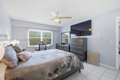 Move-in ready 2-bedroom, 2-bathroom condo with a newer A/C - photo 9