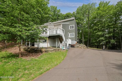 Just listed: a striking contemporary retreat nestled at the end - photo 3