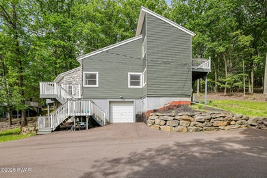 Just listed: a striking contemporary retreat nestled at the end - photo 4