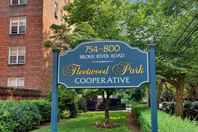 Bright and welcoming, this spacious Fleetwood Park residence - photo 29