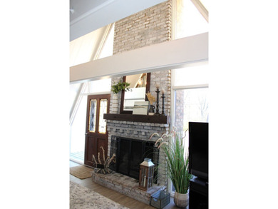 REDUCED! Welcome to this charming A-frame with 2 bedrooms, 2 - photo 8