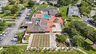 Welcome to sought-after Green Hills, one of the area's most - photo 3