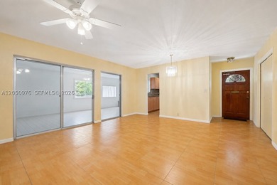 Welcome to sought-after Green Hills, one of the area's most - photo 4