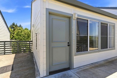 Stunning top-floor penthouse end-unit in the heart of Sunnyvale! - photo 4