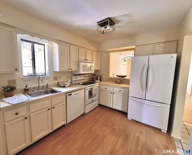 Middlebury Commons, Highly desirable 55+ community conveniently