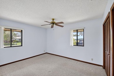 Perfect gathering home! Designed for both entertaining and - photo 11