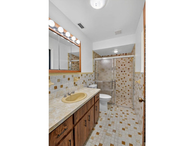 Perfect gathering home! Designed for both entertaining and - photo 16