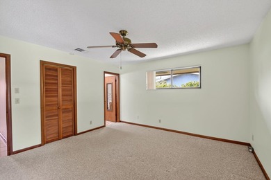 Perfect gathering home! Designed for both entertaining and - photo 18