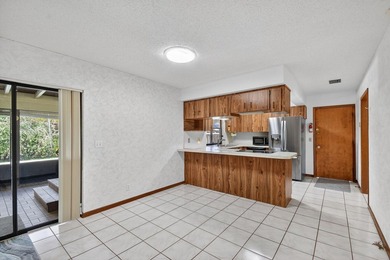 Perfect gathering home! Designed for both entertaining and - photo 22