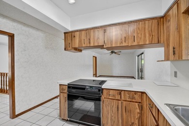 Perfect gathering home! Designed for both entertaining and - photo 24