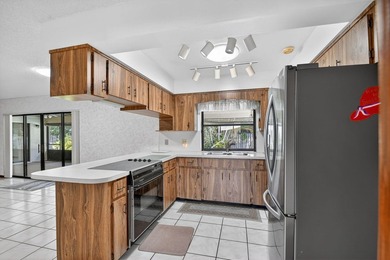 Perfect gathering home! Designed for both entertaining and - photo 25