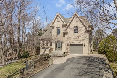 Lake Home For Sale in LéVis (Les Chutes-de-la-Chaudière-Ouest),