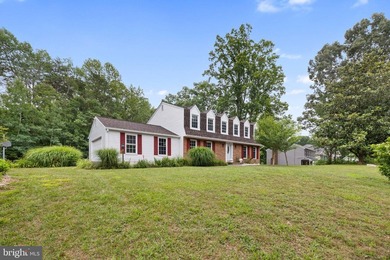 Welcome to this beautifully maintained Dutch Colonial nestled in - photo 1