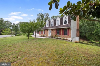 Welcome to this beautifully maintained Dutch Colonial nestled in - photo 3