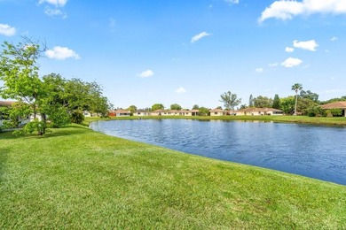 A perfect blend of comfort & style beautifully maintained - photo 2