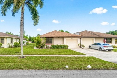 A perfect blend of comfort & style beautifully maintained - photo 4