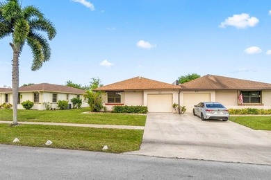 A perfect blend of comfort & style beautifully maintained - photo 5