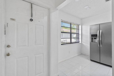 A perfect blend of comfort & style beautifully maintained - photo 6