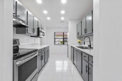 A perfect blend of comfort & style beautifully maintained - photo 8