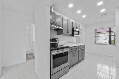 A perfect blend of comfort & style beautifully maintained - photo 9